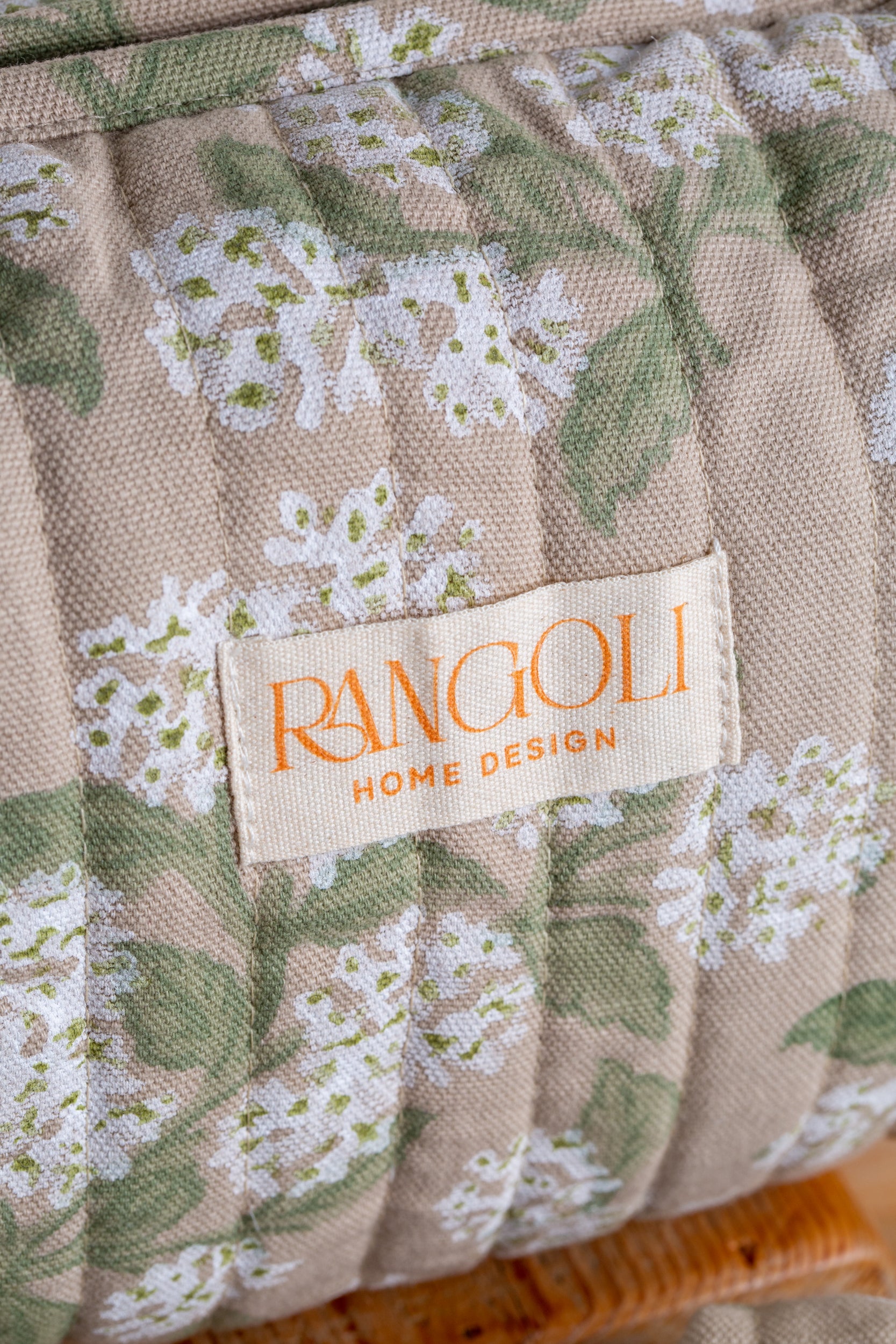 תיק רחצה ואיפור הורטנזיה לבנה | בעבודת יד