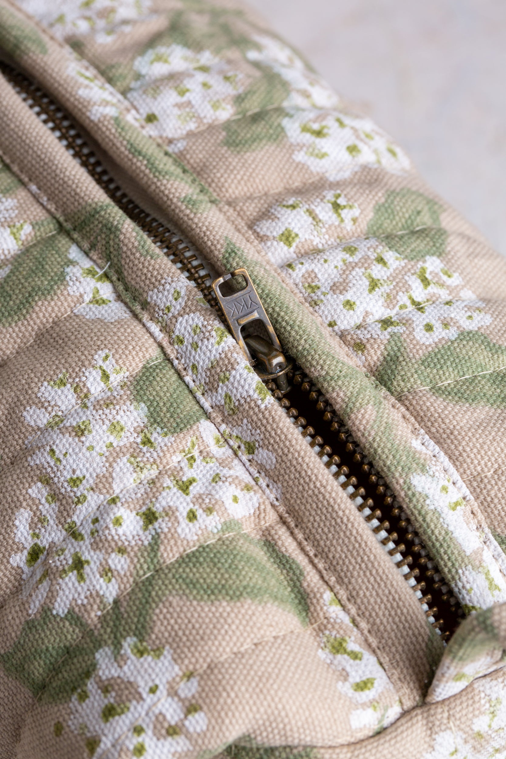 תיק רחצה ואיפור הורטנזיה לבנה | בעבודת יד