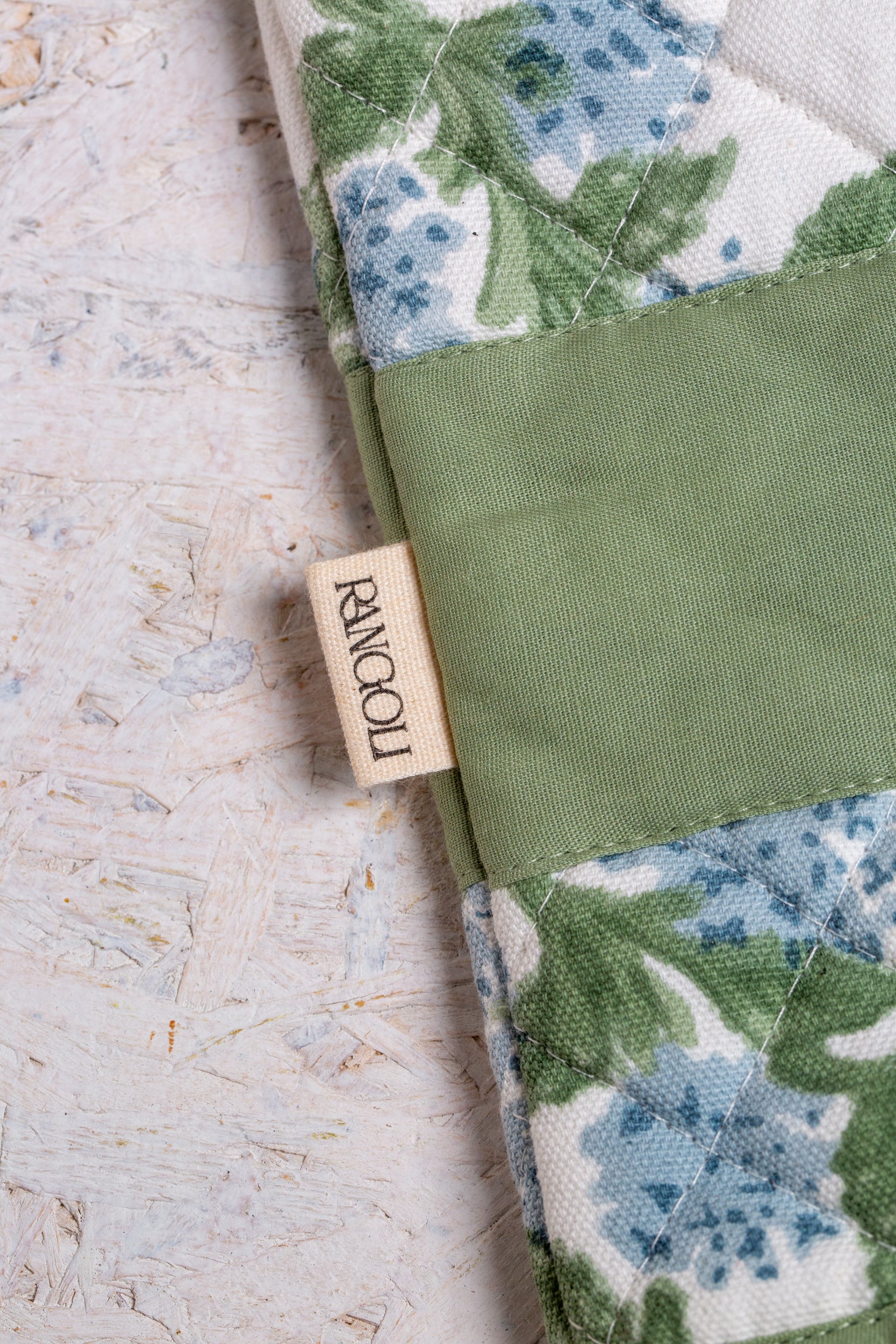 כפפת תנור ומטבח הורטנזיה כחולה | בעבודת יד