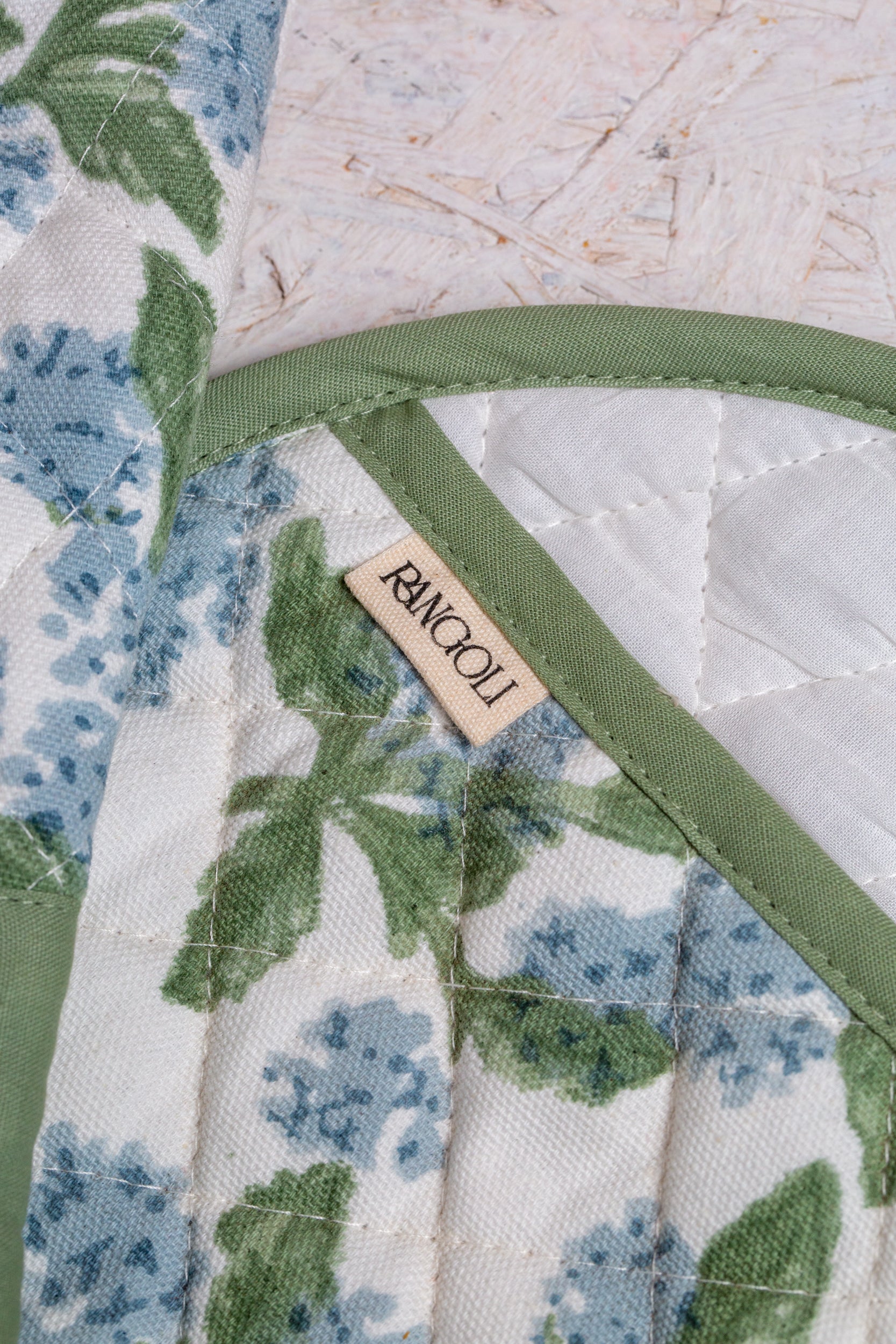 תחתית לסיר הורטנזיה כחולה | בעבודת יד