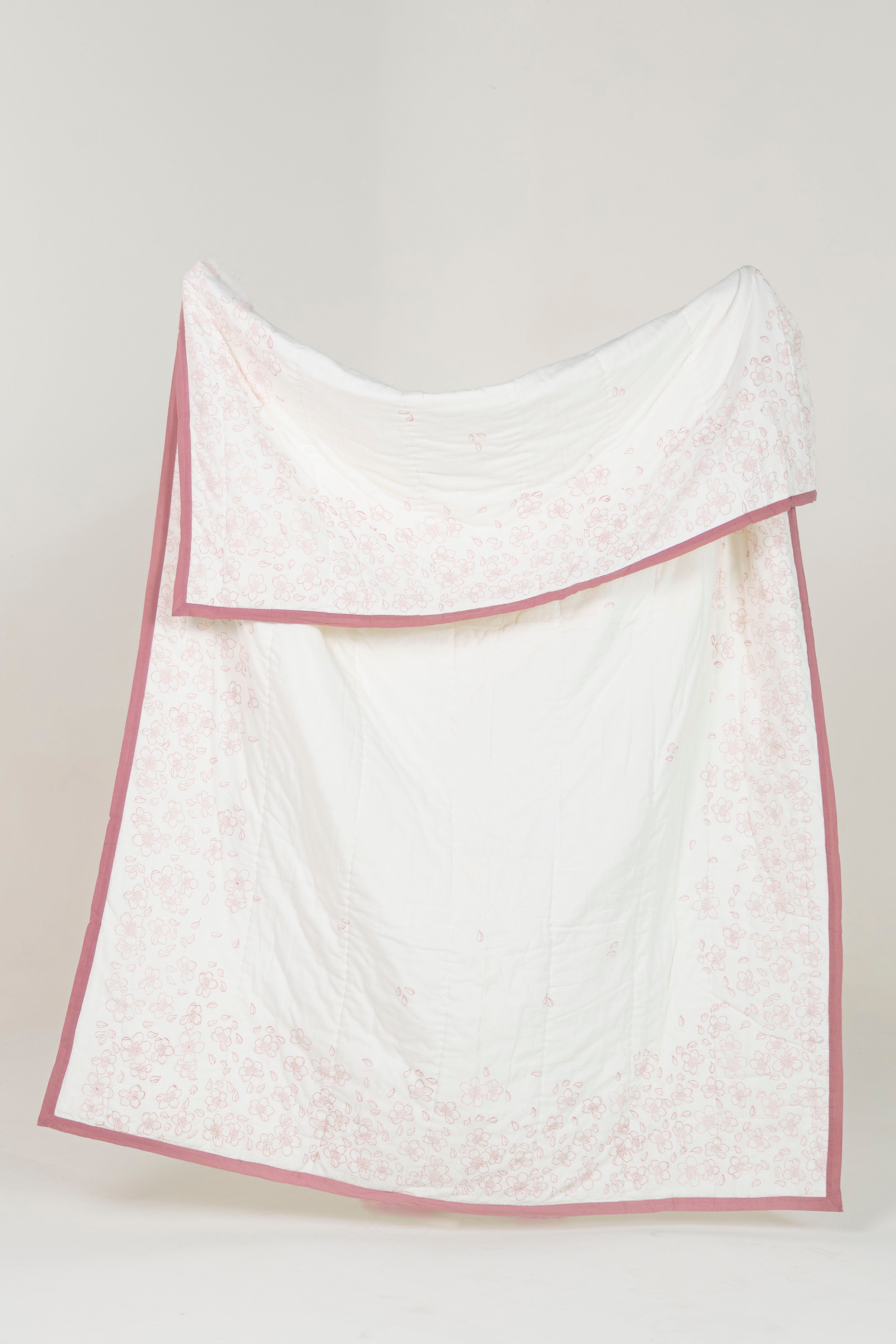 שמיכת קווילט Almond Blossom | בעבודת יד | 100% כותנה