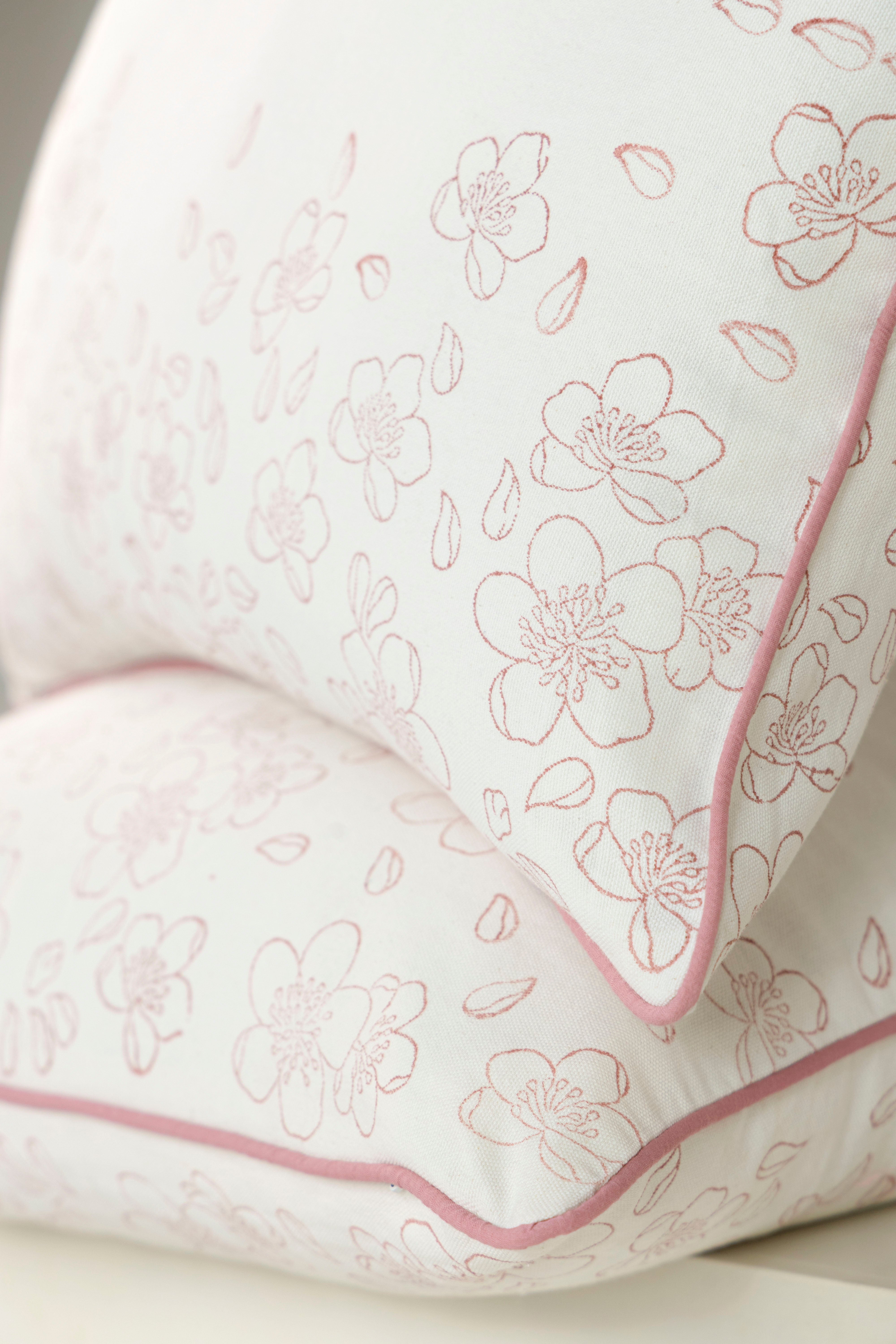 כרית נוי Almond Blossom | בעבודת יד