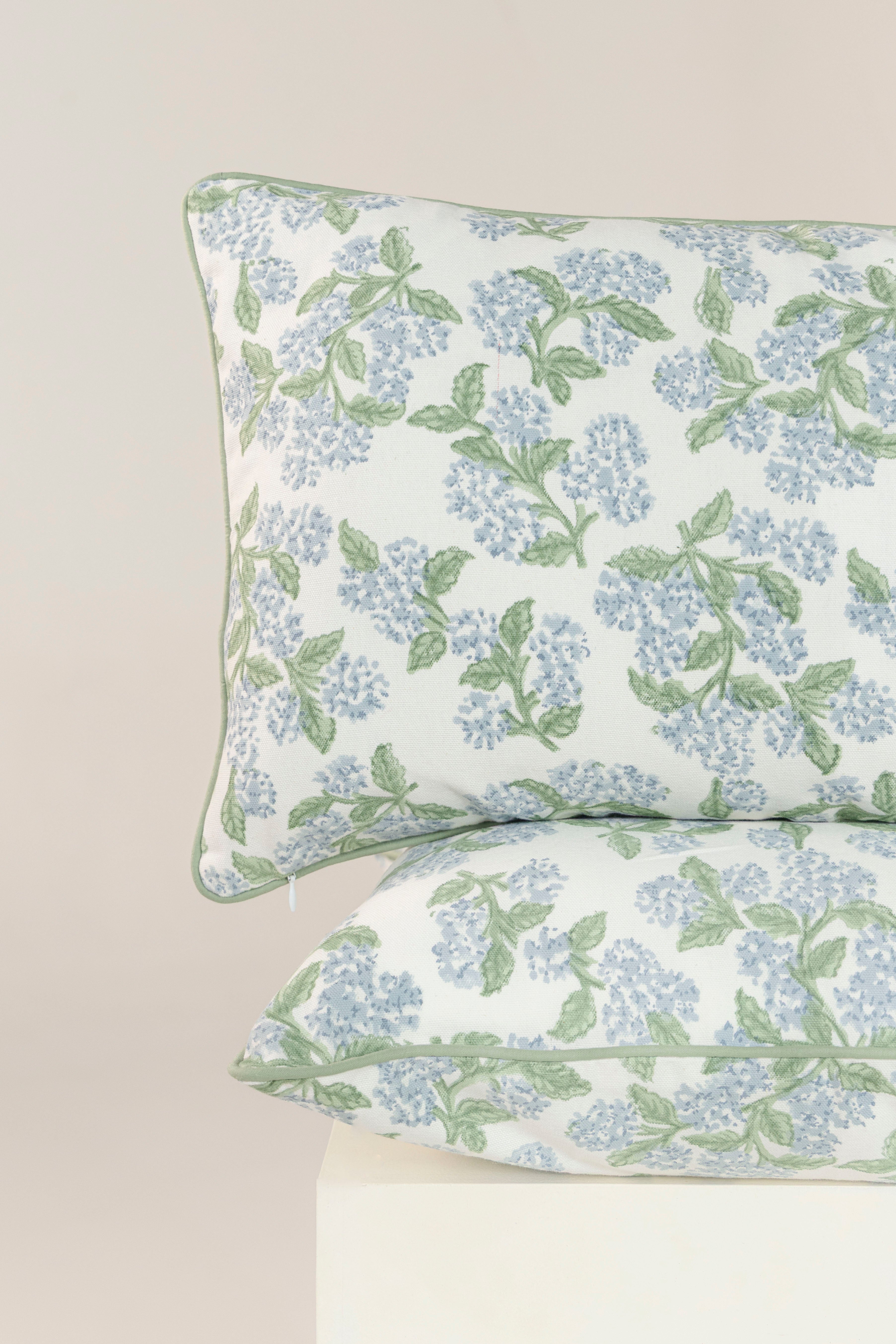 כרית נוי הורטנזיה כחולה | בעבודת יד