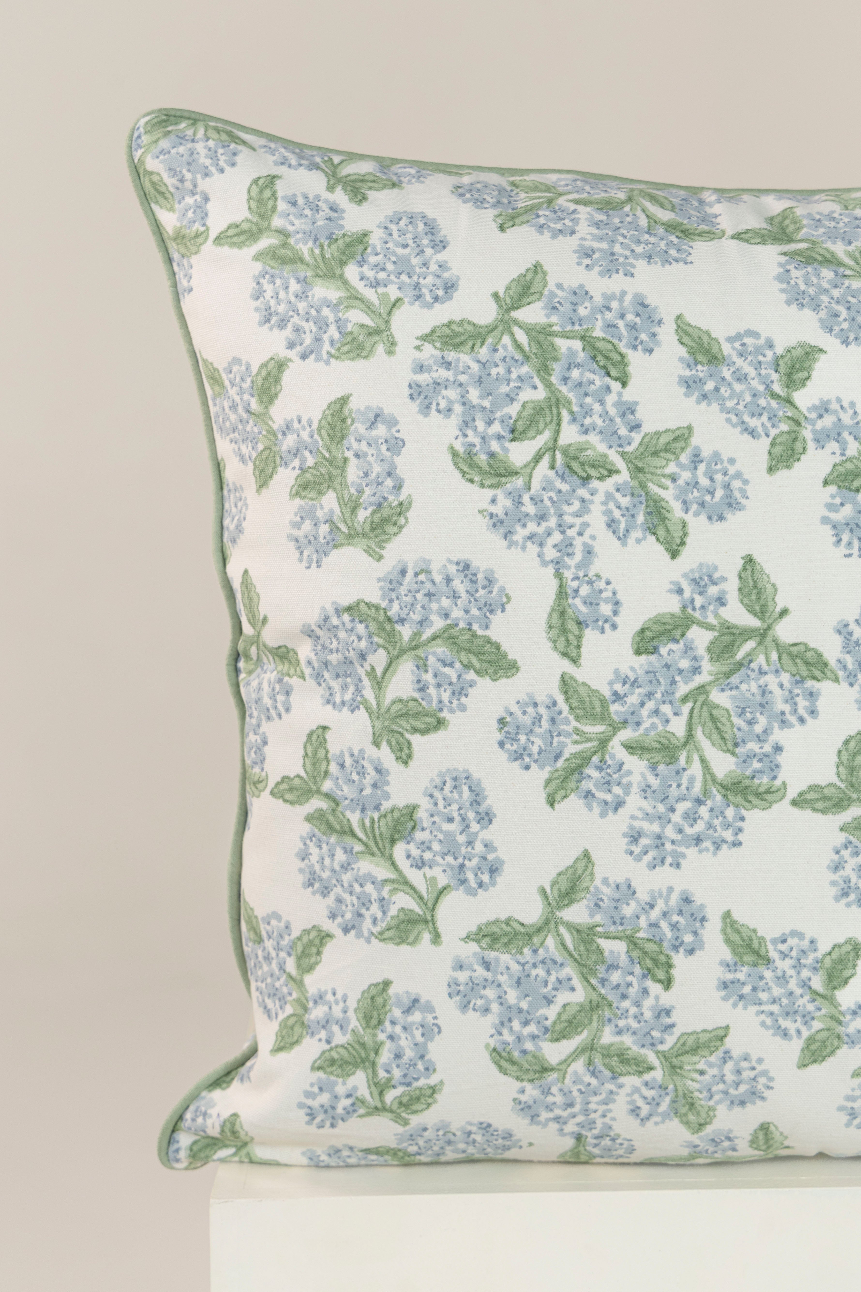 כרית נוי הורטנזיה כחולה | בלעדי למכירה של נתנאלה