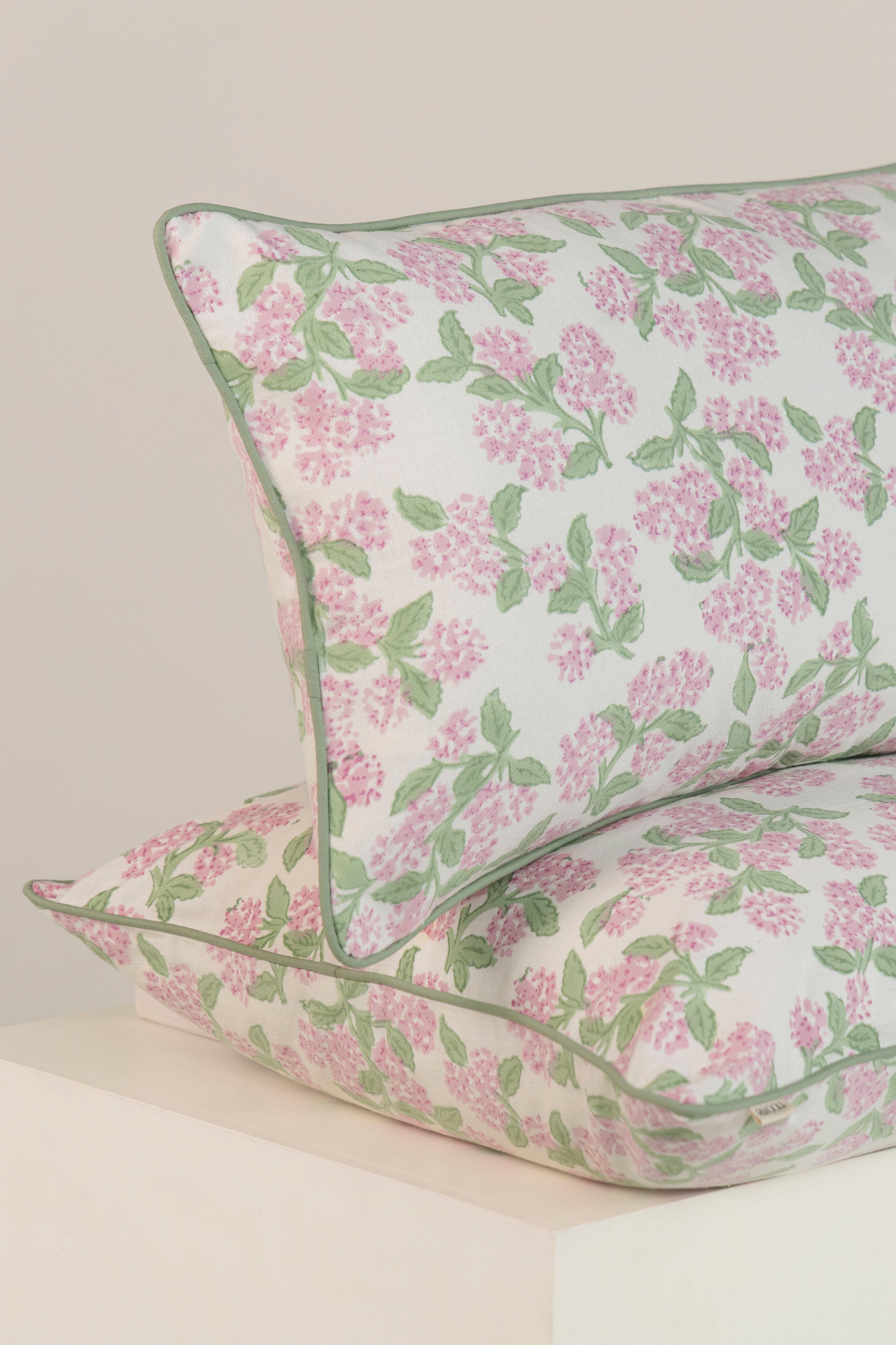 כרית נוי הורטנזיה ורודה | בעבודת יד