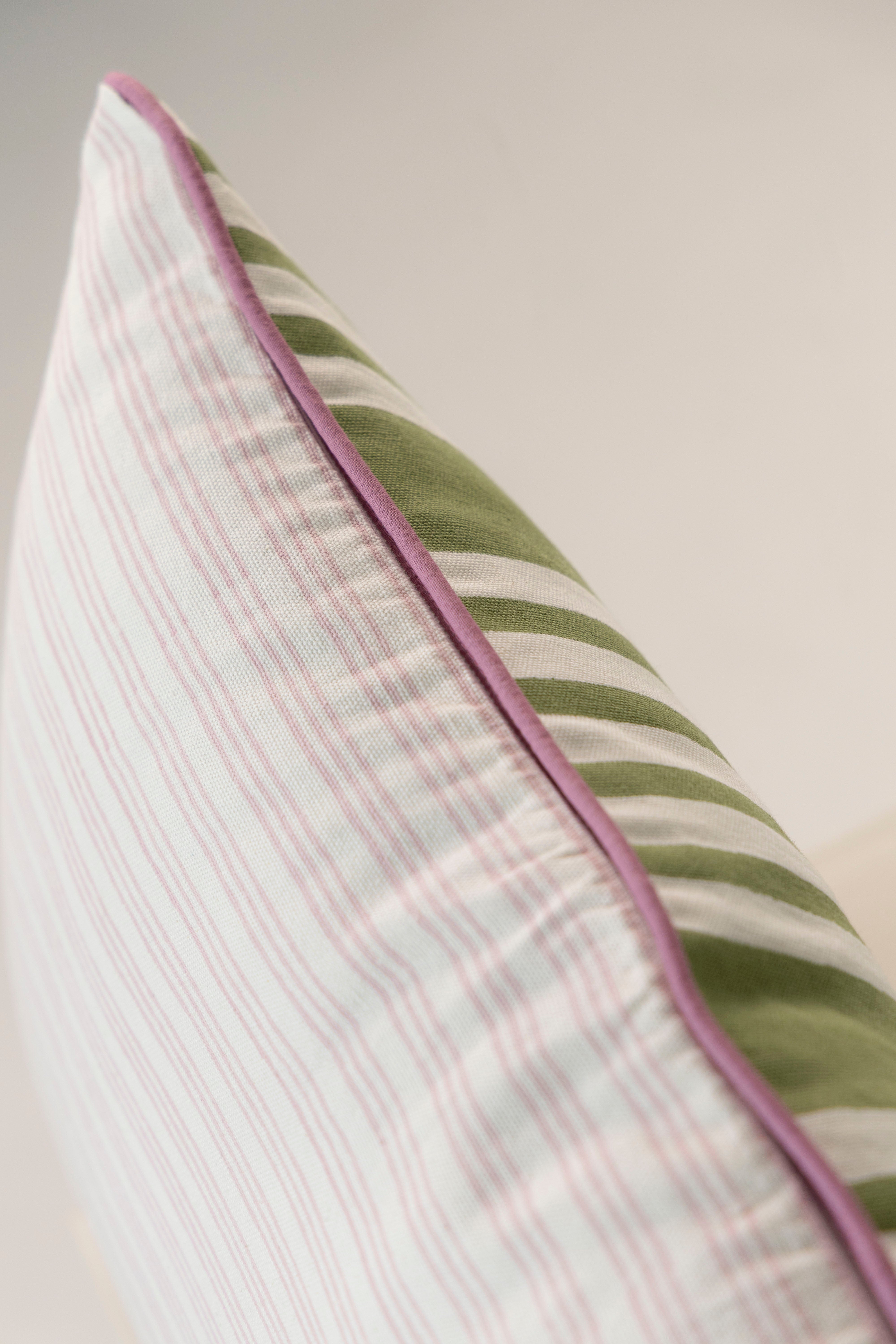 כרית נוי Stripes | בלעדי למכירה של נתנאלה