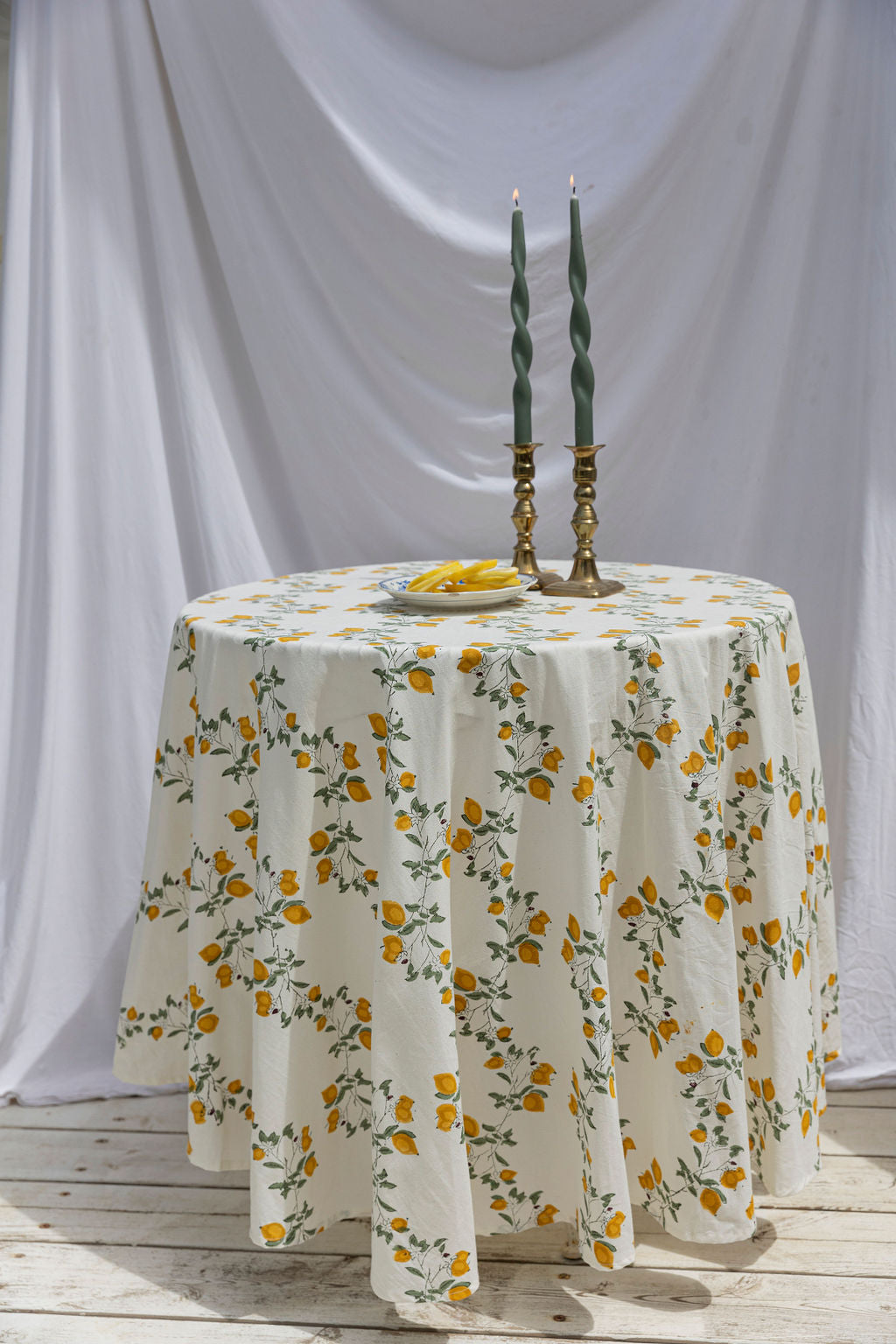 מפה לשולחן עגולה ״לימונים״ | בעבודת יד