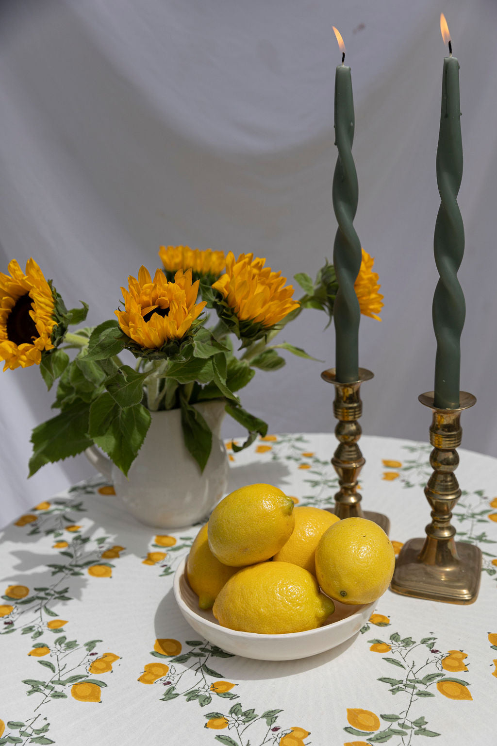 מפה לשולחן עגולה ״לימונים״ | בעבודת יד