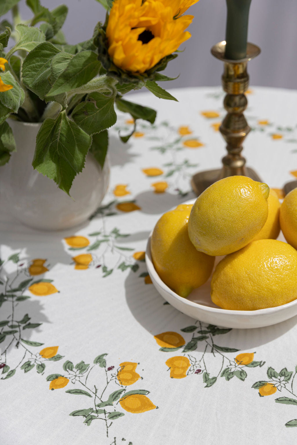 מפה לשולחן עגולה ״לימונים״ | בעבודת יד
