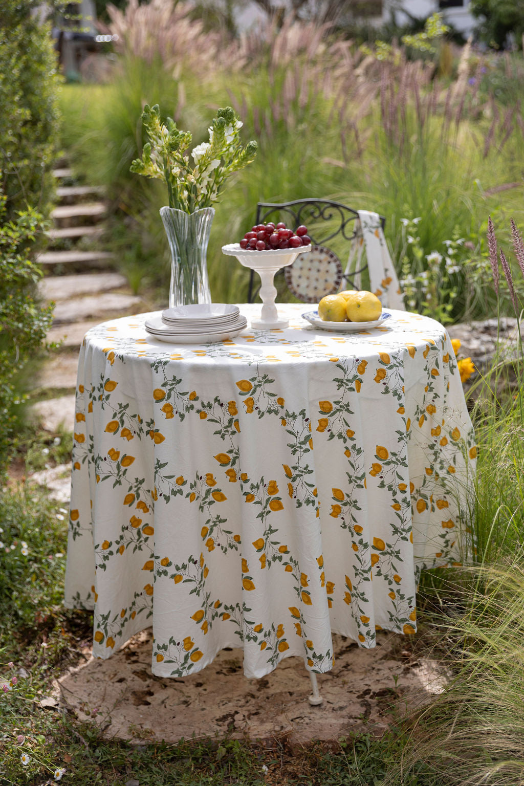 מפה לשולחן עגולה ״לימונים״ | בעבודת יד