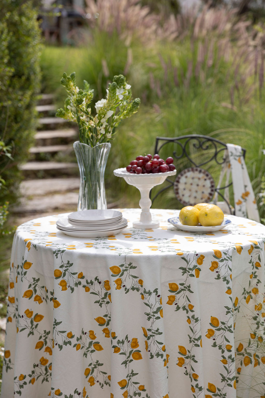 מפה לשולחן עגולה ״לימונים״ | בעבודת יד