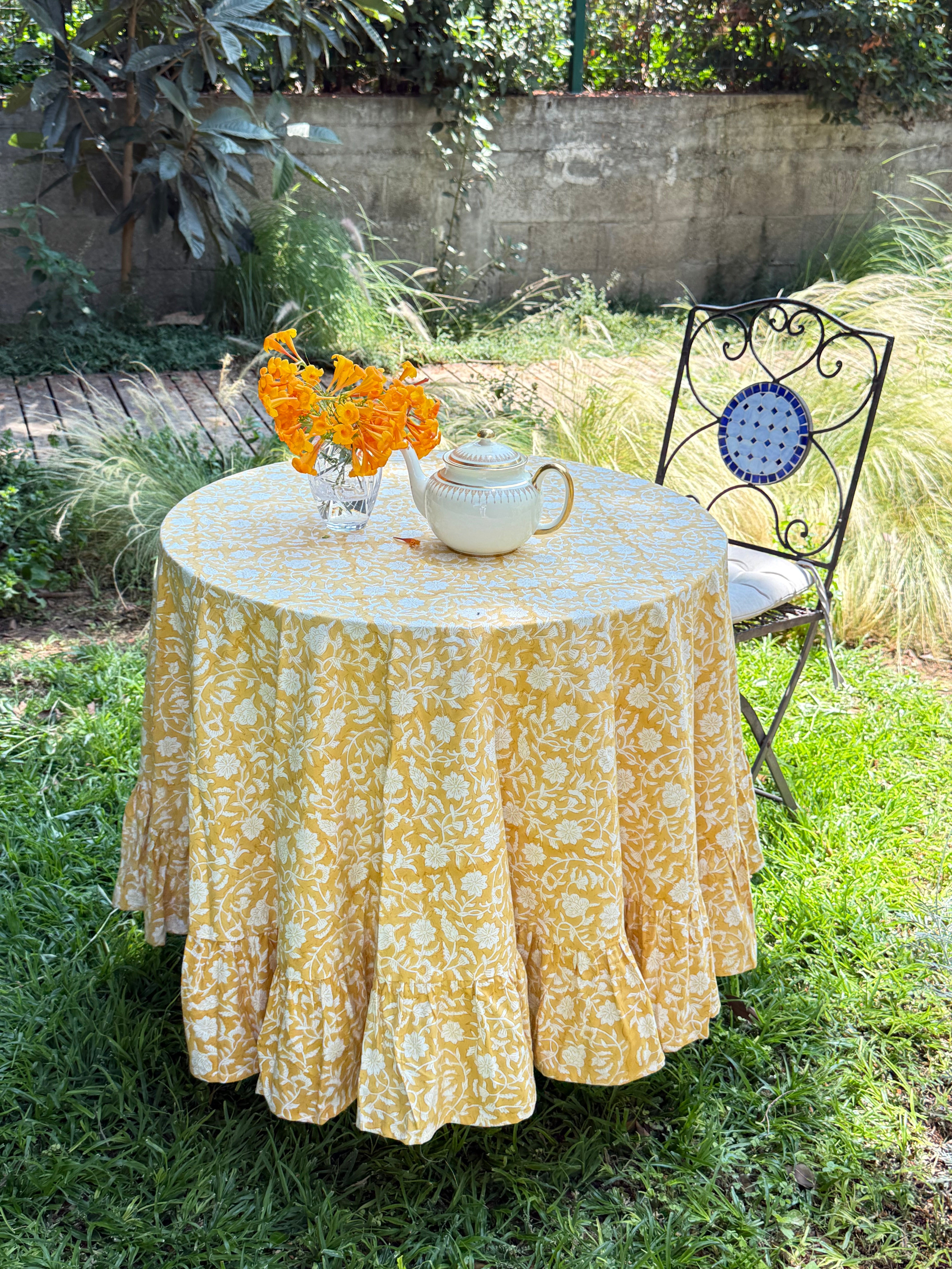 מפה לשולחן עגולה ״מריגולד״ | בעבודת יד