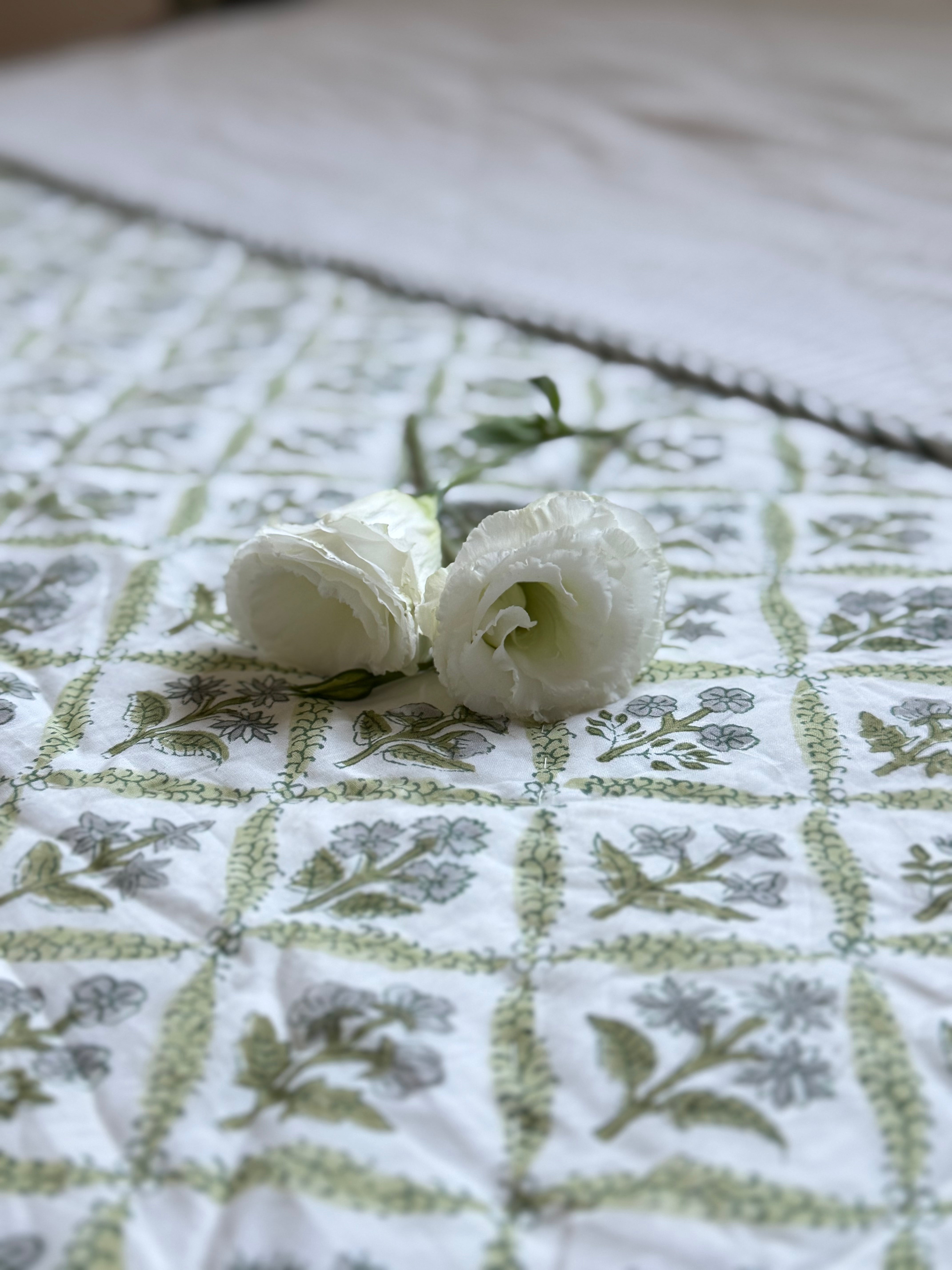 שמיכת קווילט ״קלייר״ | בעבודת יד | 100% כותנה