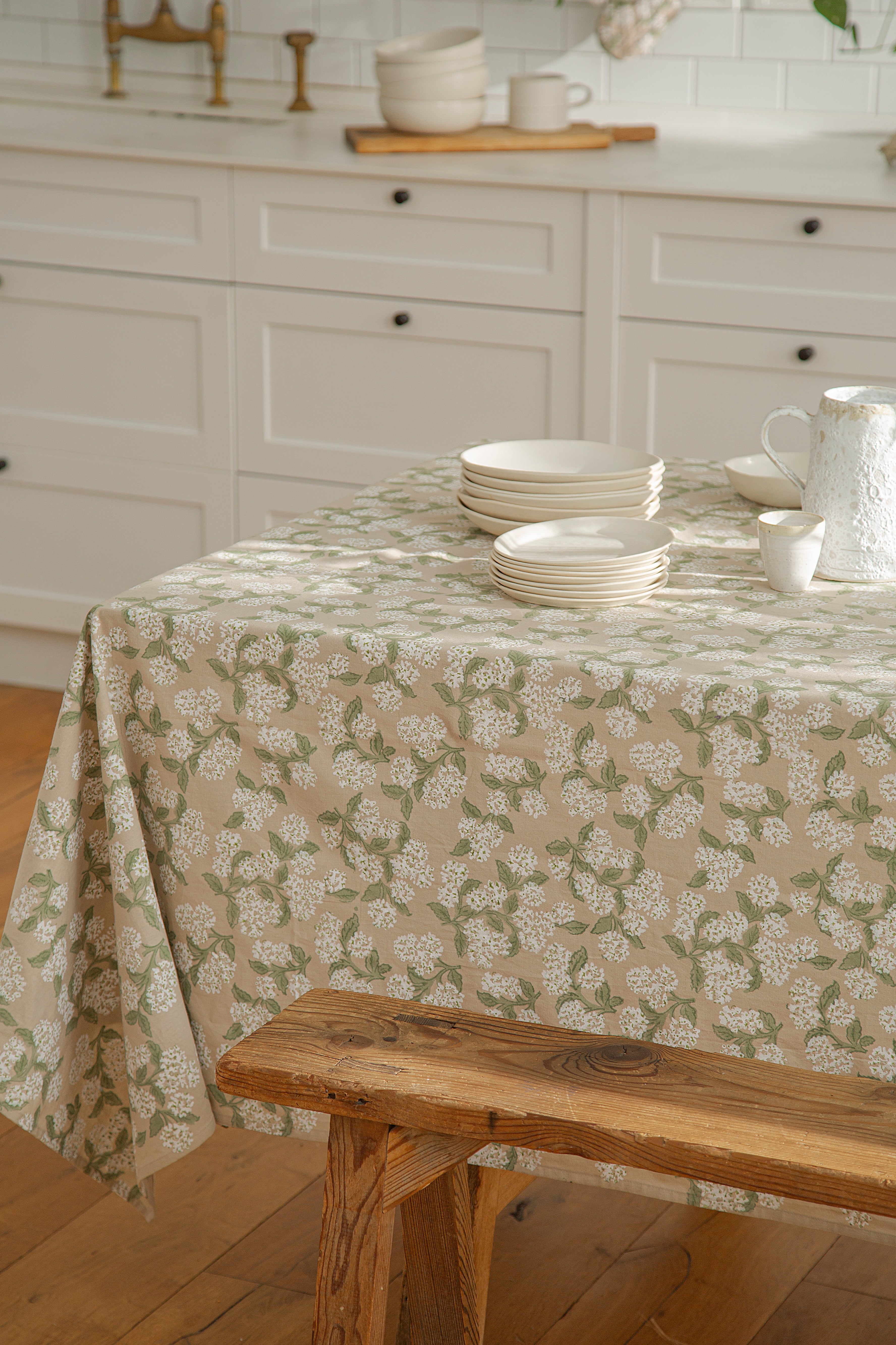 מפה לשולחן הורטנזיה לבנה | בעבודת יד