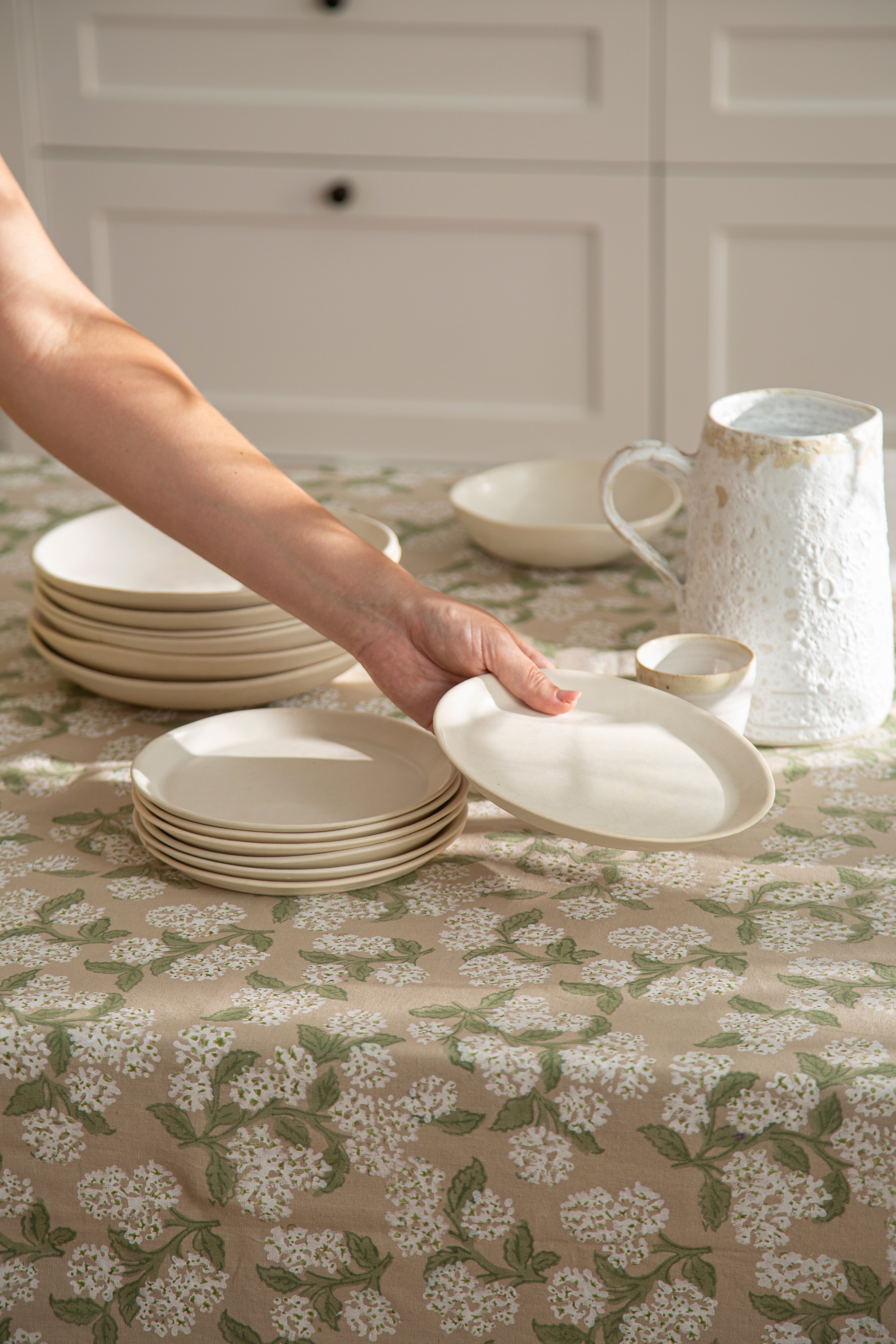 מפה לשולחן הורטנזיה לבנה | בעבודת יד