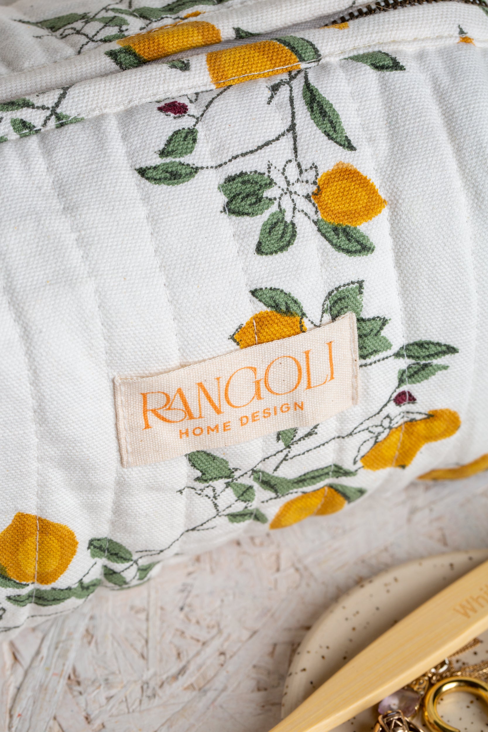 תיק רחצה ואיפור ״לימונים״ | בעבודת יד