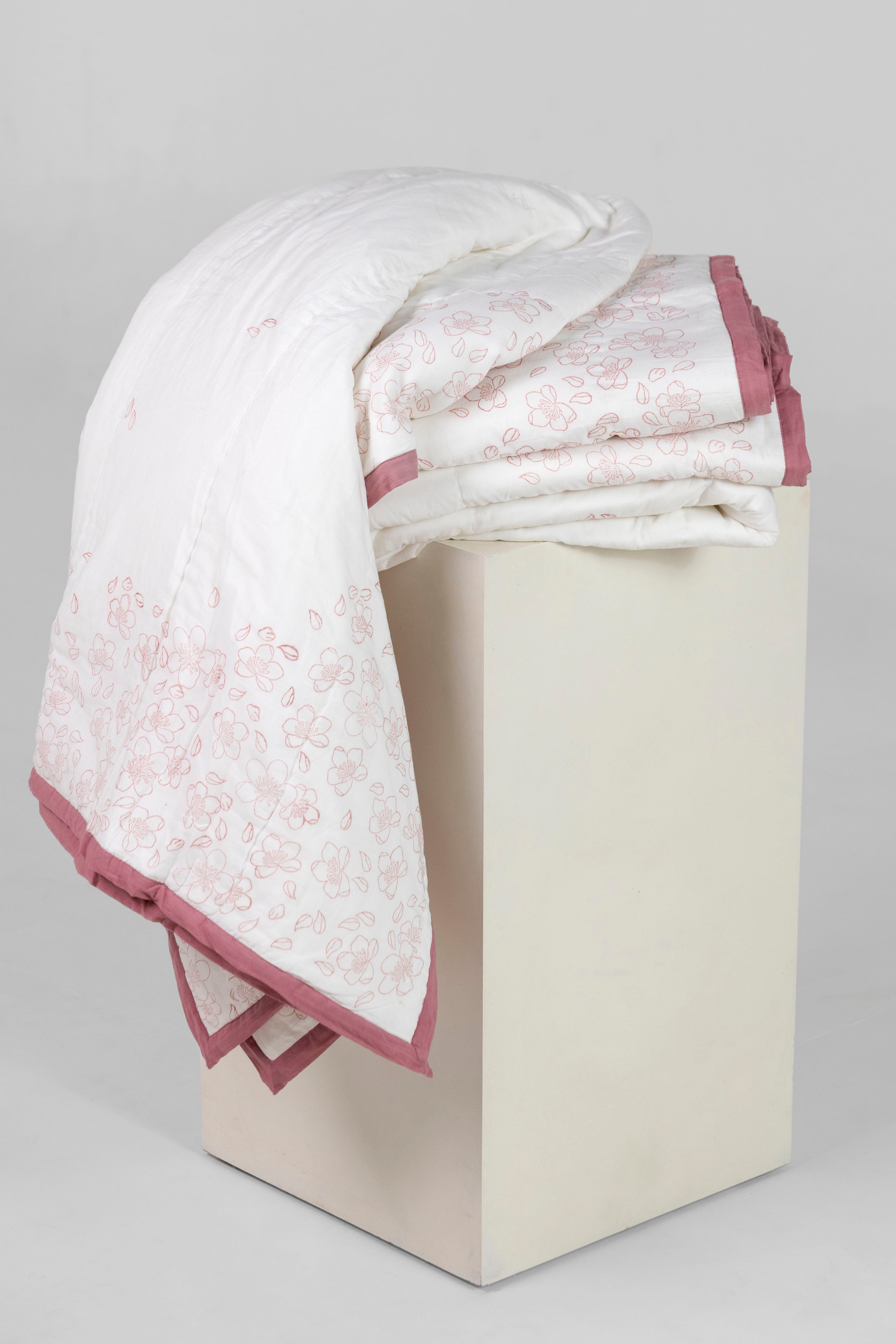 שמיכת קווילט Almond Blossom | בעבודת יד | 100% כותנה