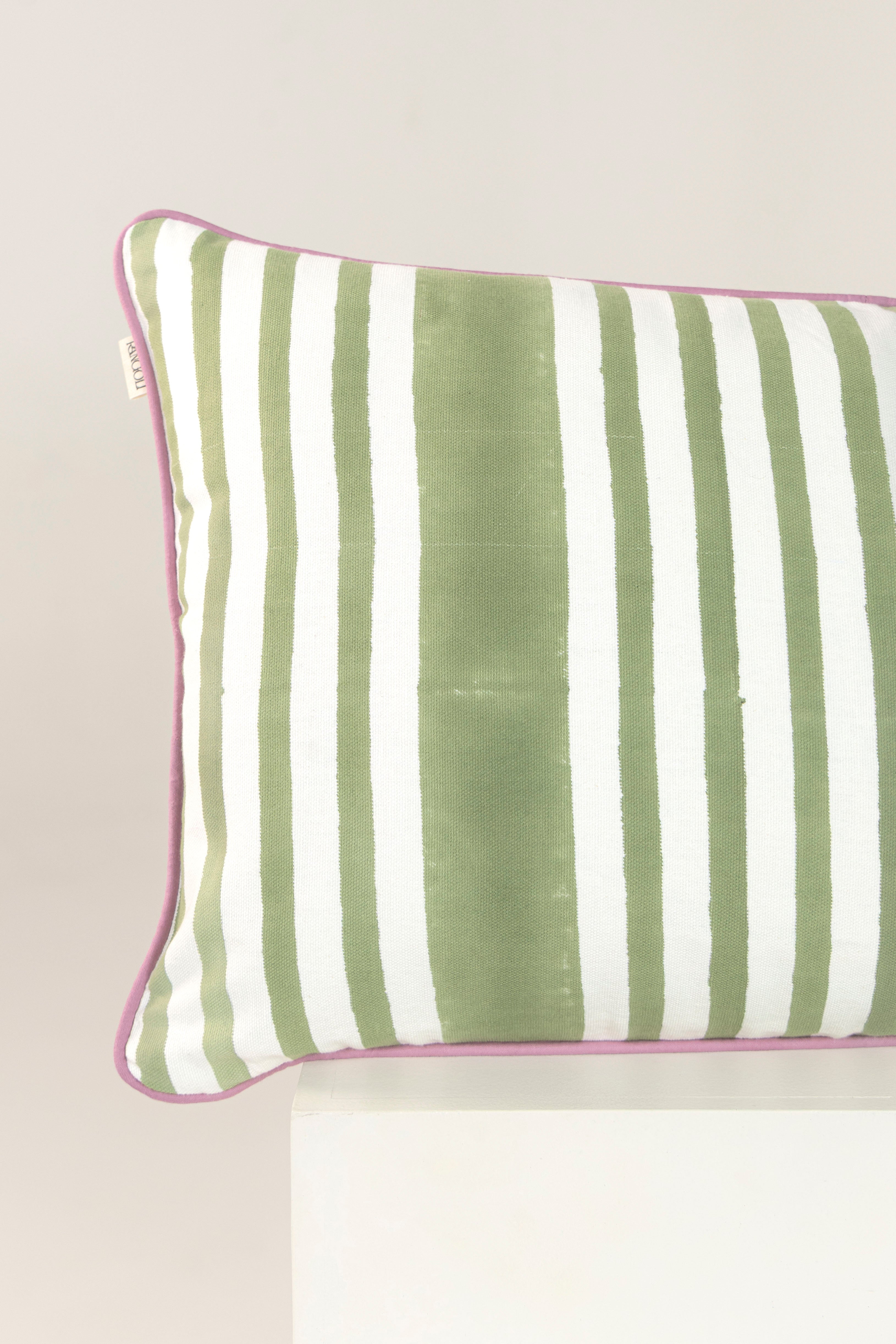 כרית נוי Stripes | בלעדי למכירה של נתנאלה