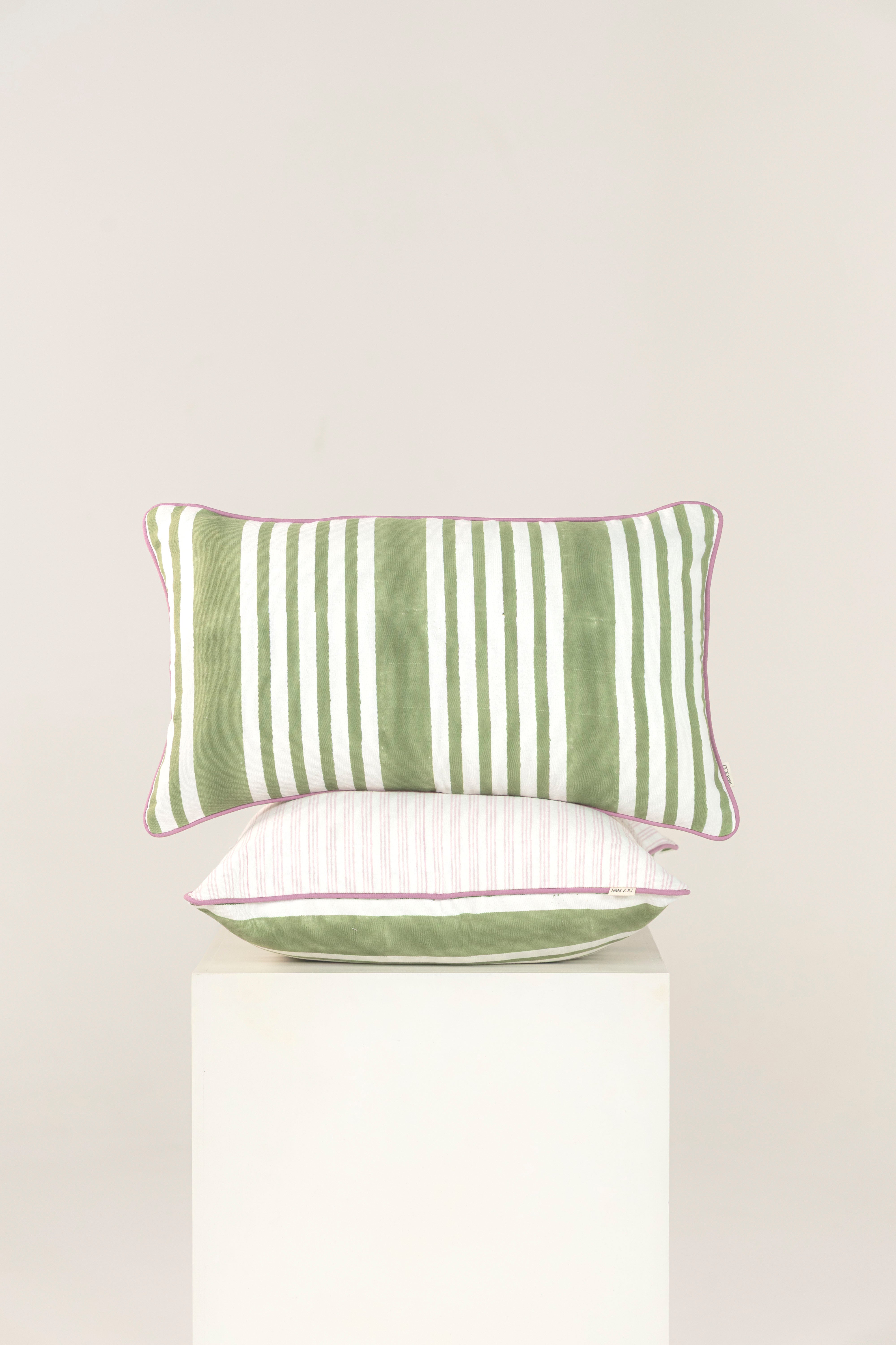 כרית נוי Stripes | בלעדי למכירה של נתנאלה