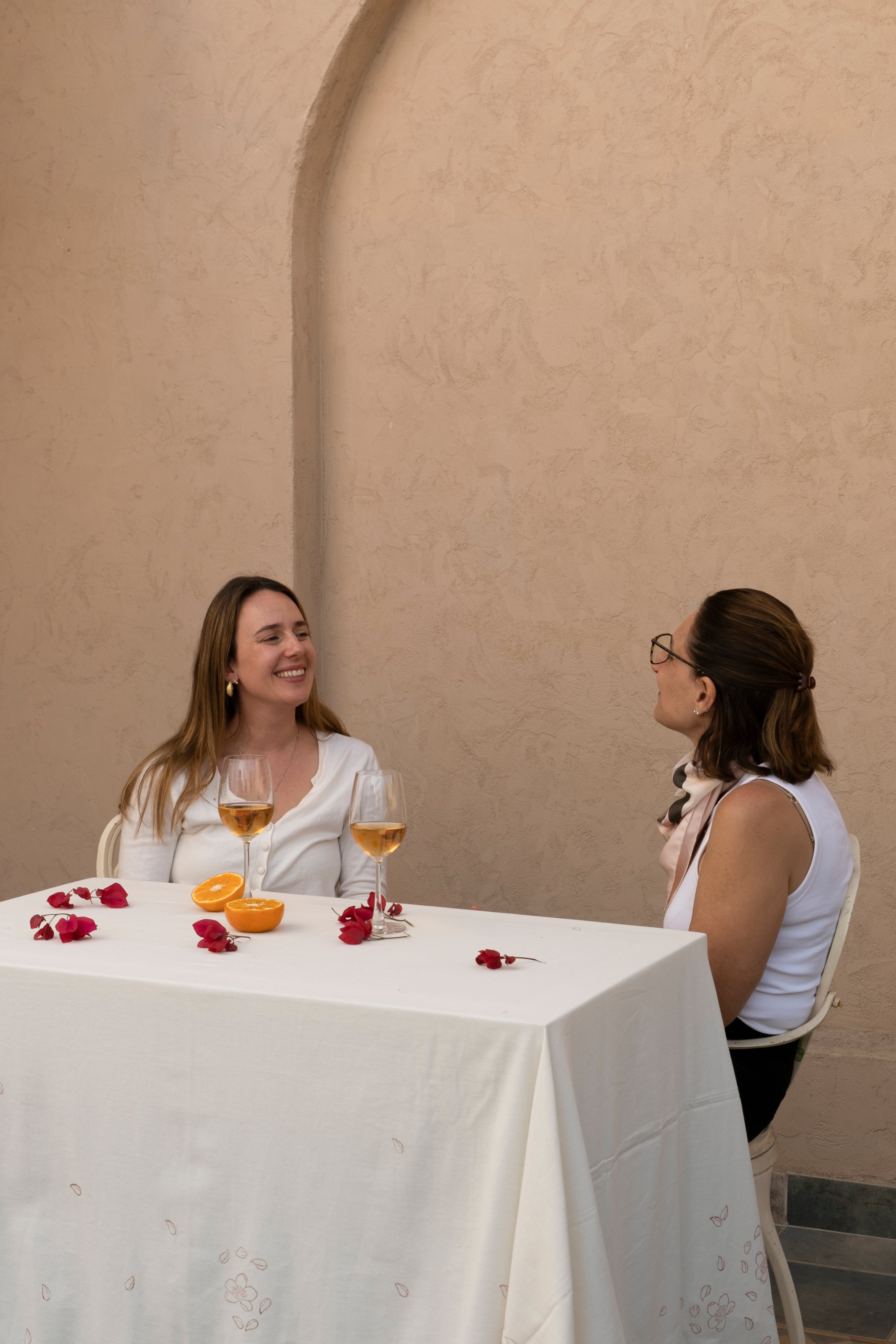 מפה לשולחן Almond Blossom לבנה | בעבודת יד